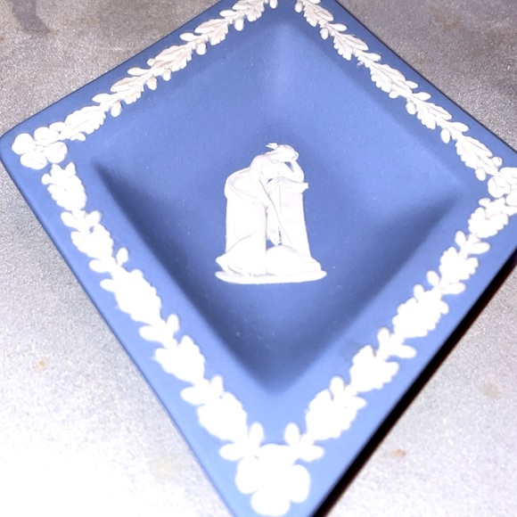 Pair of Wedgwood JasperWare Vintage Diamond shaped Trinket Dishes EUC Circa ‘59 - Picture 3 of 10